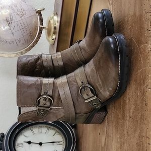 Dromedaris Short Brown Leather Boots with Olive Suede, Straps and Buckles